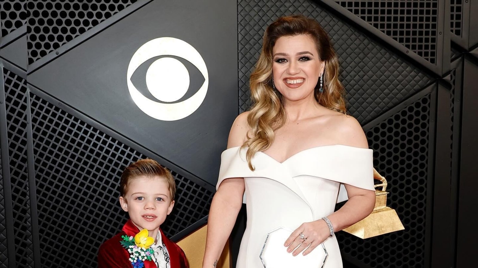 Kelly Clarkson admits to using weight loss drug after drastic transformation;  'Many people think it is Ozempic...'