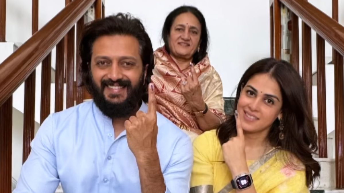 Lok Sabha Election 2024 |  Riteish Deshmukh votes with wife Genelia D'Souza, couple appeals to vote Navbharat (Navbharat)