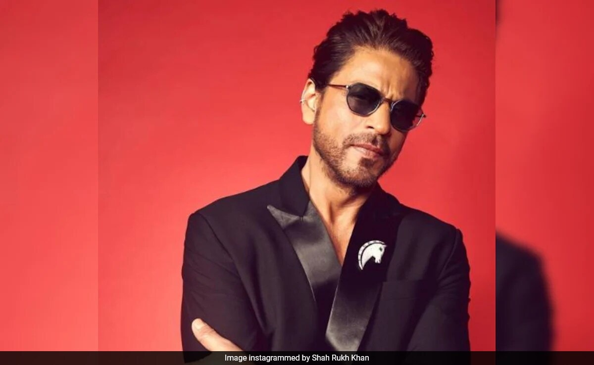 Comedian reveals, "Shahrukh Khan used to go to slums at night to meet his staff's families"