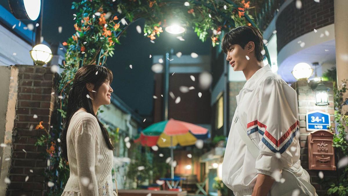 'Lovely Runner' K-drama review: Kim Hye-yoon and Byeon Woo-suk are absolutely perfect in this charming romance