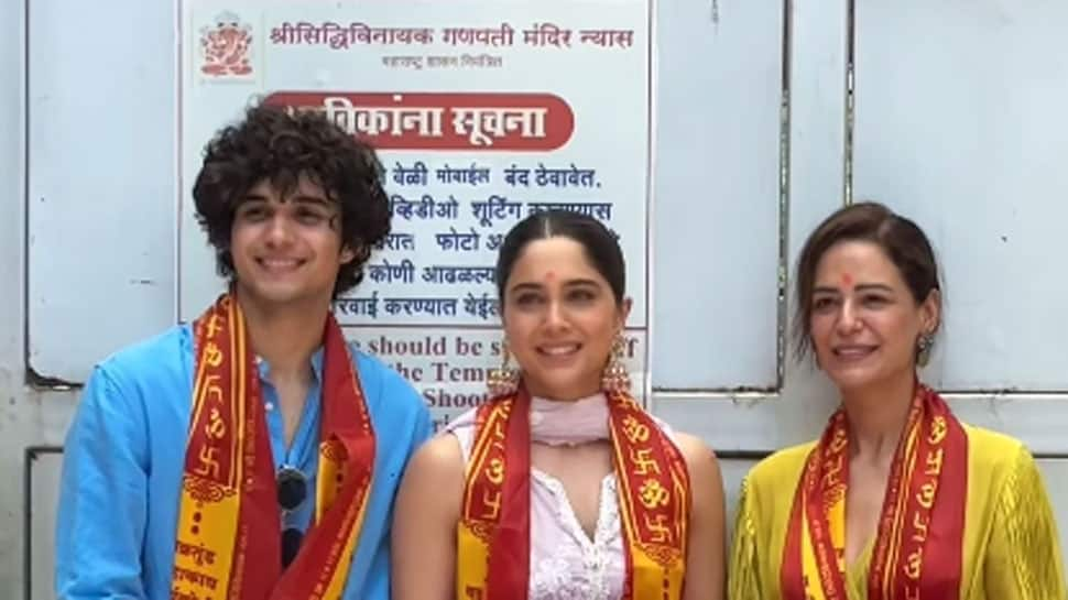 Sharvari, Mona Singh prayed at Siddhivinayak temple before Munjya's release