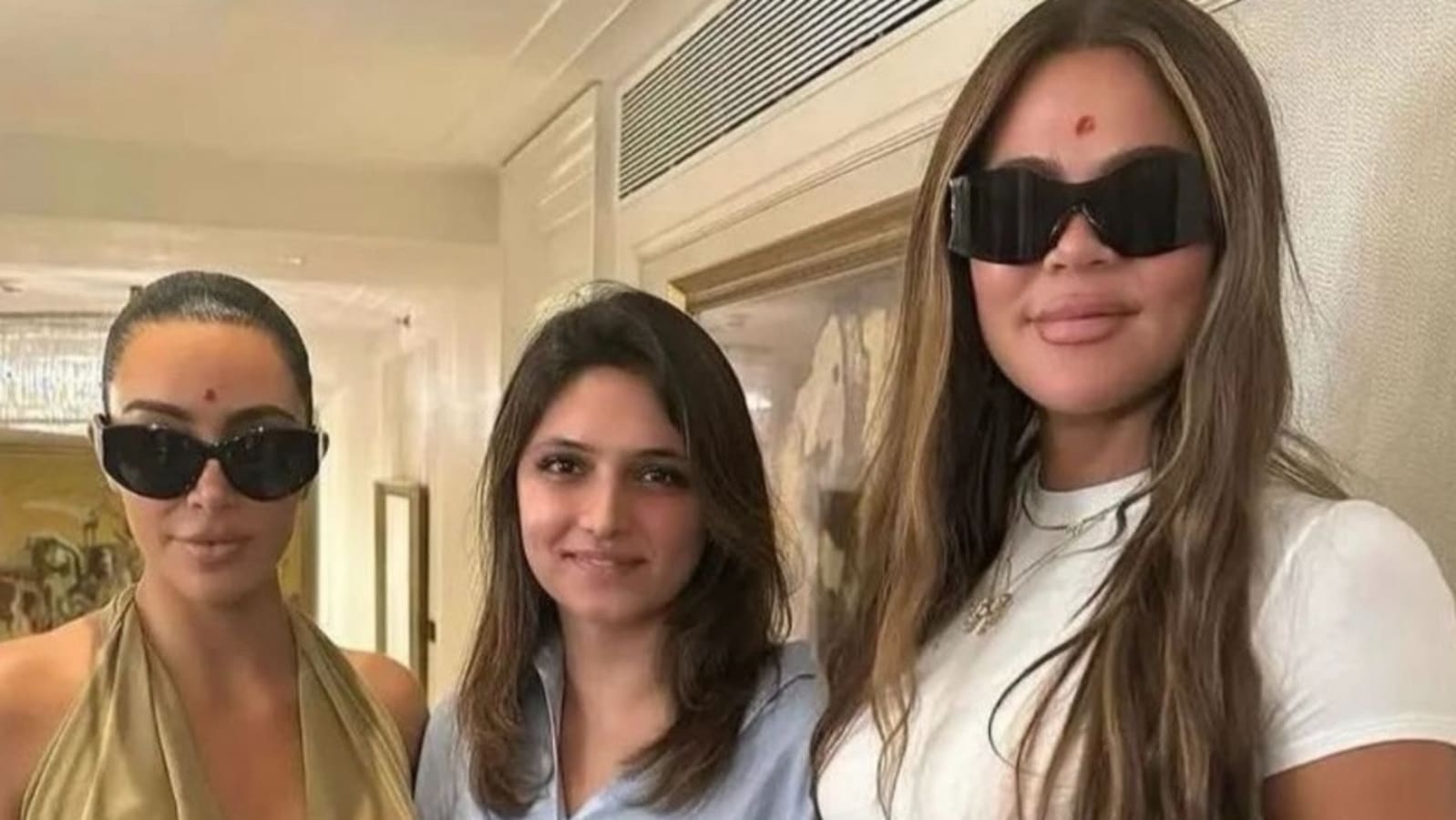 Kim Kardashian, Khloe Kardashian got a Desi welcome at a Mumbai hotel where they were greeted with tika, shawl and flowers.