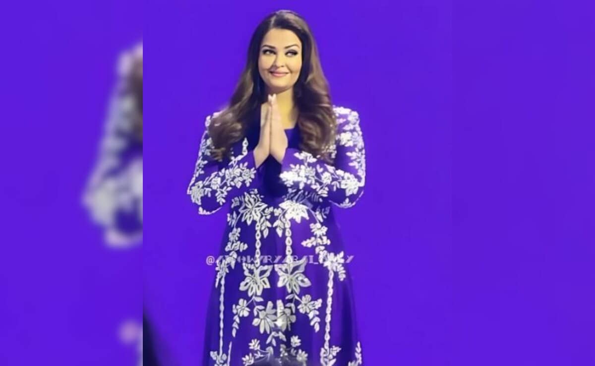 Amid rumors of separation from Abhishek Bachchan, Aishwarya Rai drops "Bachchan" from her name at an event