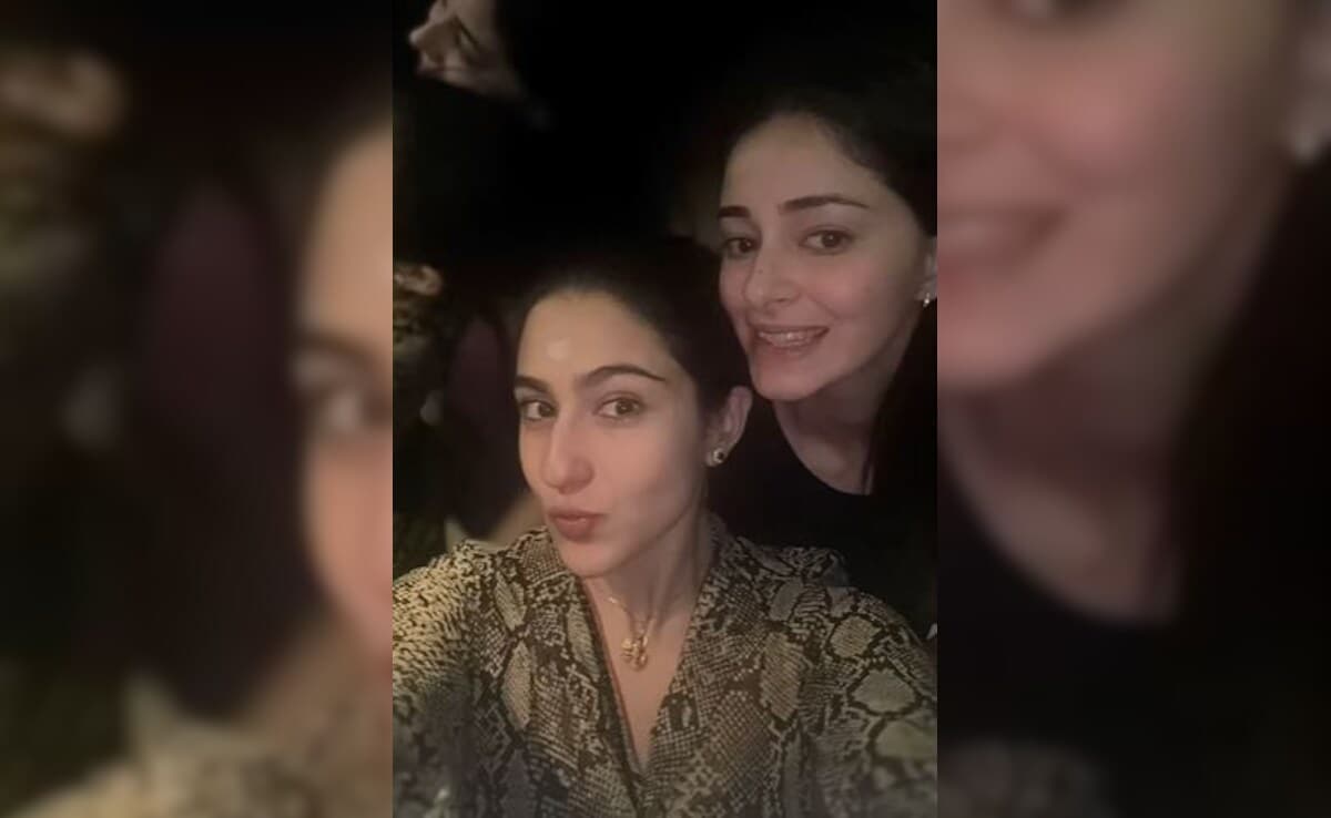 Ananya Panday sets the internet on fire with a selfie with BFF Sara Ali Khan