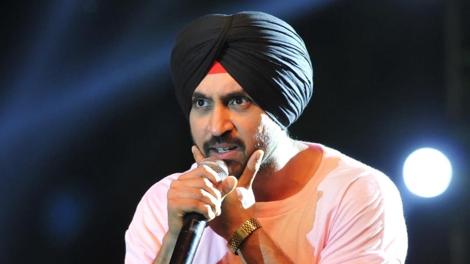 Diljit Dosanjh said this to the fan who did not attend his Roka ceremony to attend the Jaipur concert. Watch