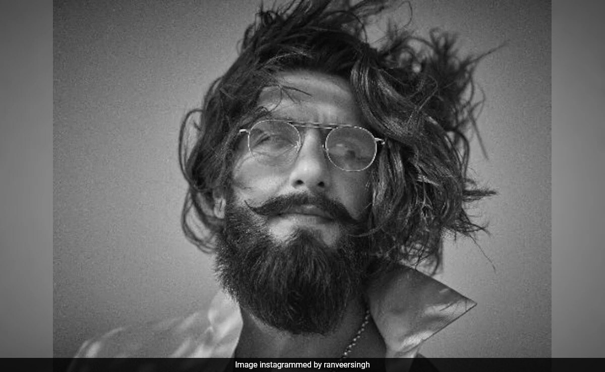 Ranveer Singh's monochrome pictures are viral on the internet: "Dua's papa is looking handsome"