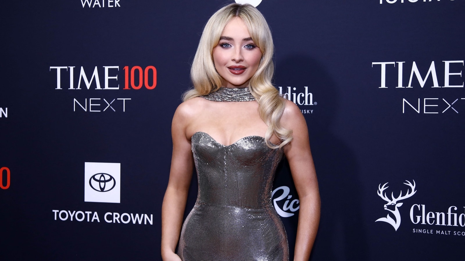 Sabrina Carpenter is leading voting efforts for the US elections 2024 during her tour