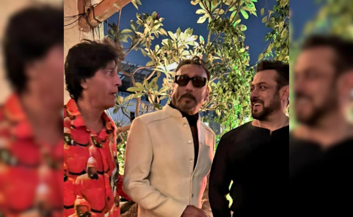 Salman Khan, who attended Andre Timmins' birthday celebration, posed with Chunky Pandey and Jackie Shroff. see unseen picture