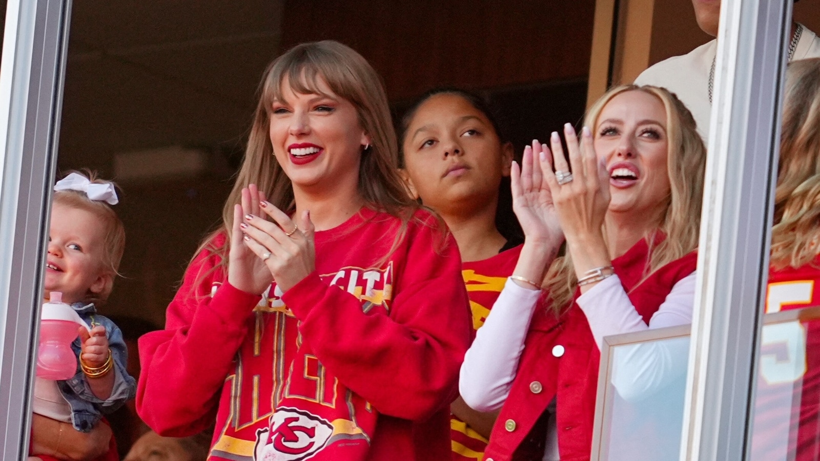 Taylor Swift, Brittany Mahomes give heartwarming reaction to Jason and Kylie Kelce’s baby announcement