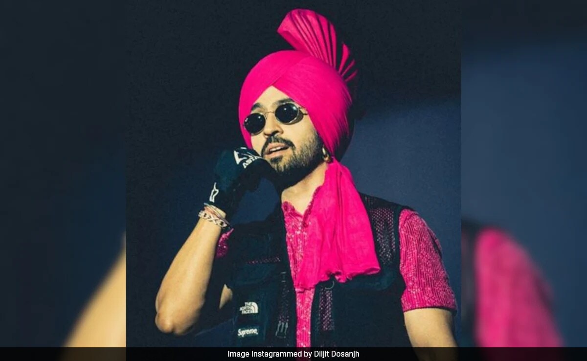 Viral: Diljit Dosanjh's fans watch his concert "without tickets" from his hotel balcony. Singer's response