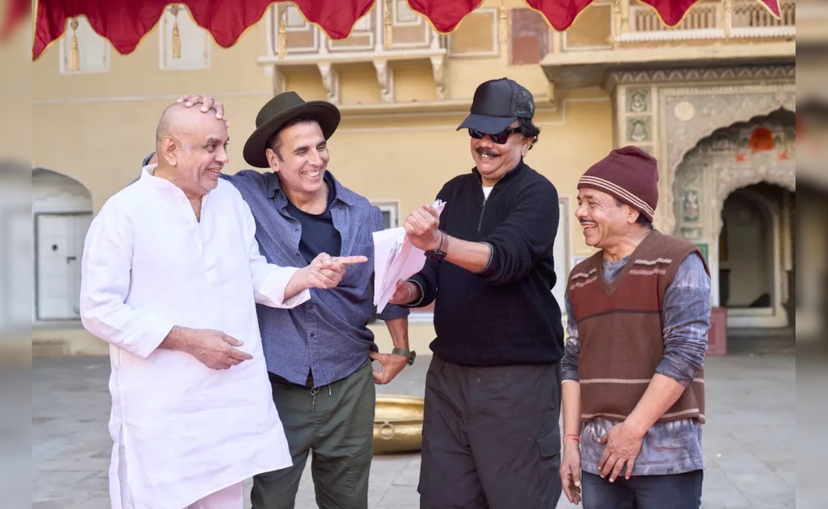 BTS picture of Akshay Kumar and Paresh Rawal from set of Ghost bungalow Gets viral