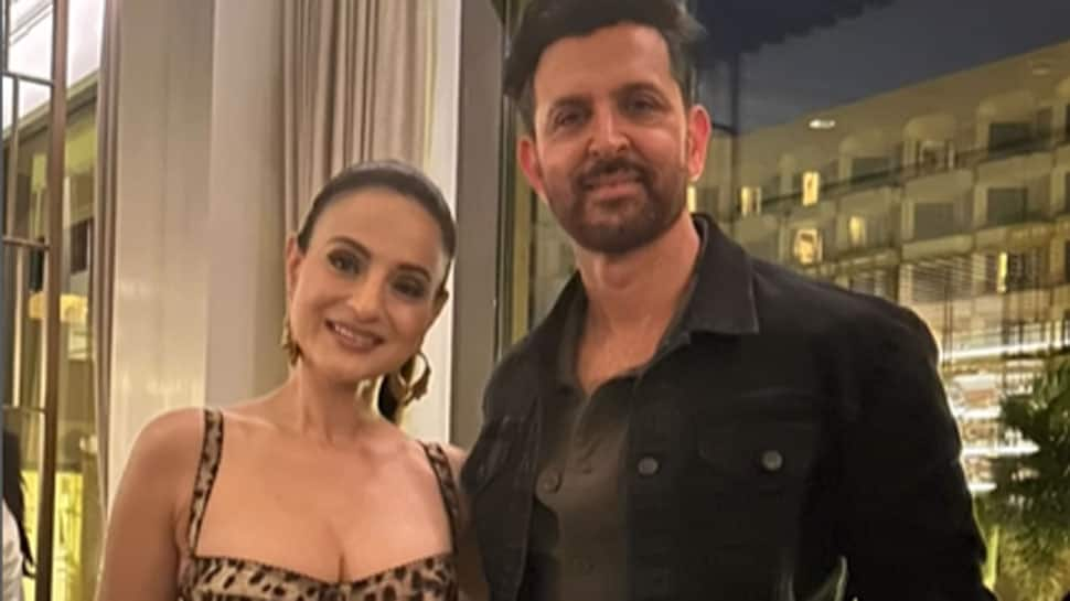 In Rosons's success bash, Hrithik Roshan and Amisha Patel encourages reunion fans for Kaho Na Pyaar 2