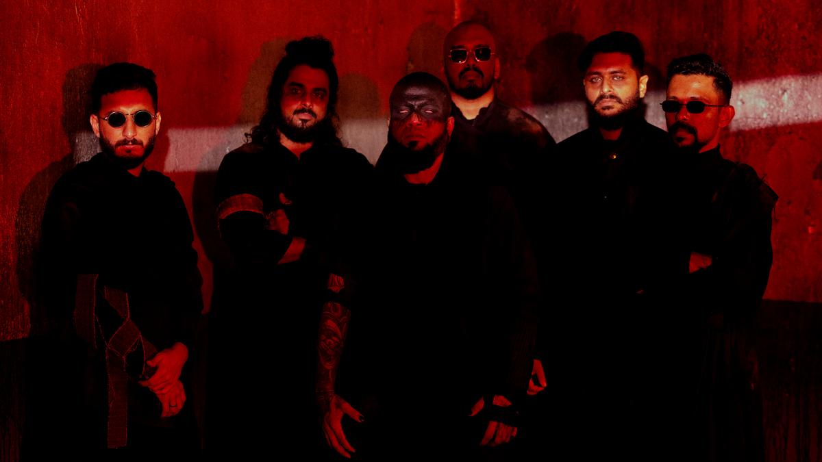 Metal Band The Down Tradens left the first track 'Maharani' from its new album Ayatihis