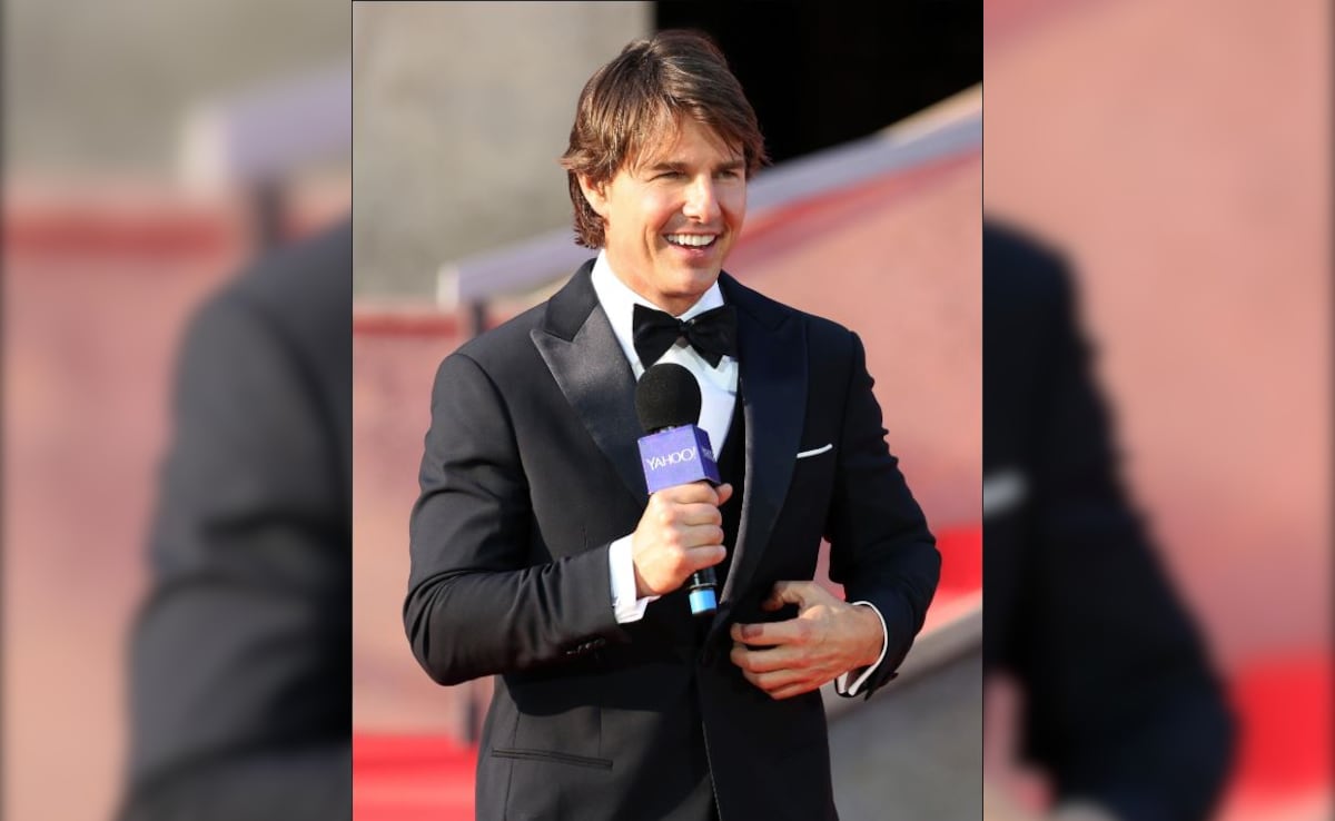 Tom Cruise awarded Aeronautics Medal from Aero Club in France