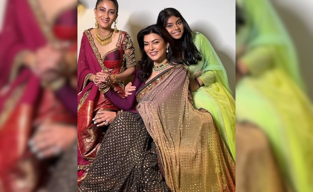 Sushmita Sen and her "princesses" Reni and Alisa in a photo-perfect family picture