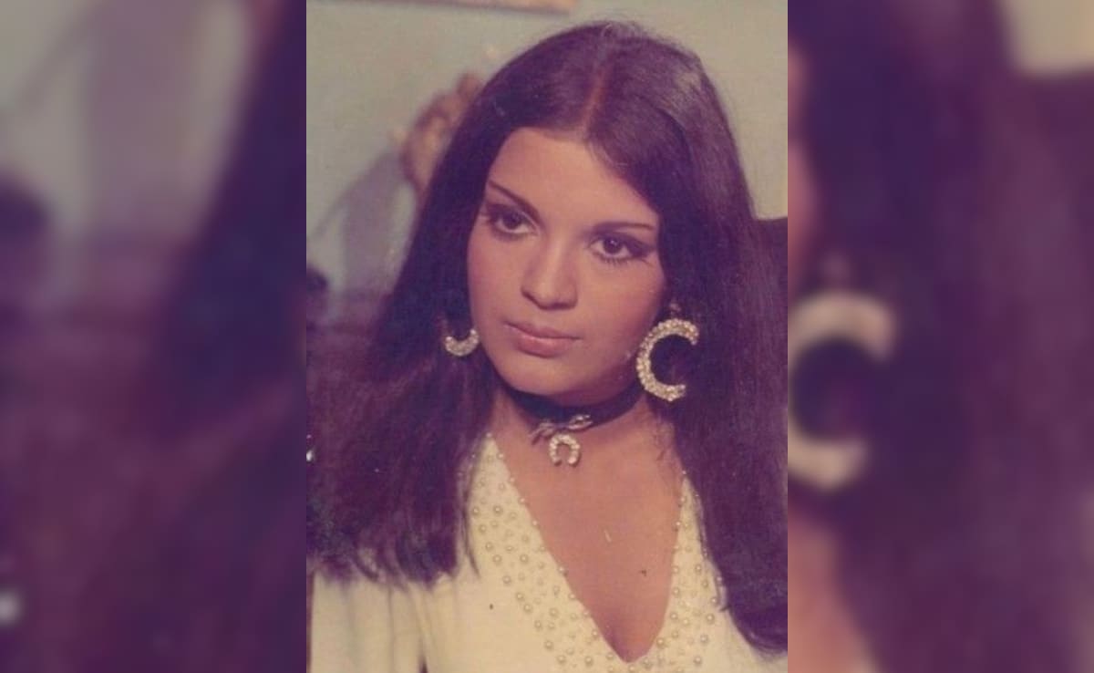 Zeenat Aman on wearing “White Number” Stole Tuman: “The directors wanted to present me in Churidra-Kita”